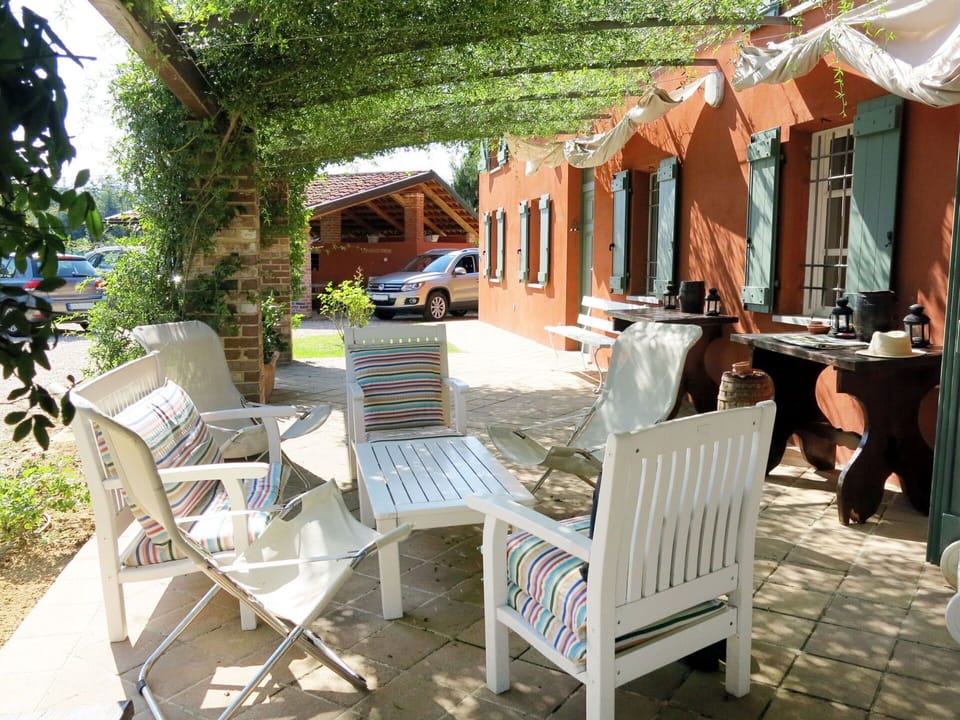 Property, Building, Restaurant, Table, Patio, Real Estate, Furniture, Outdoor Table, House, Room