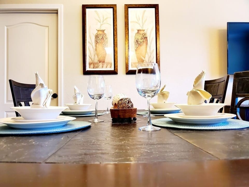 Dinning table seats 4