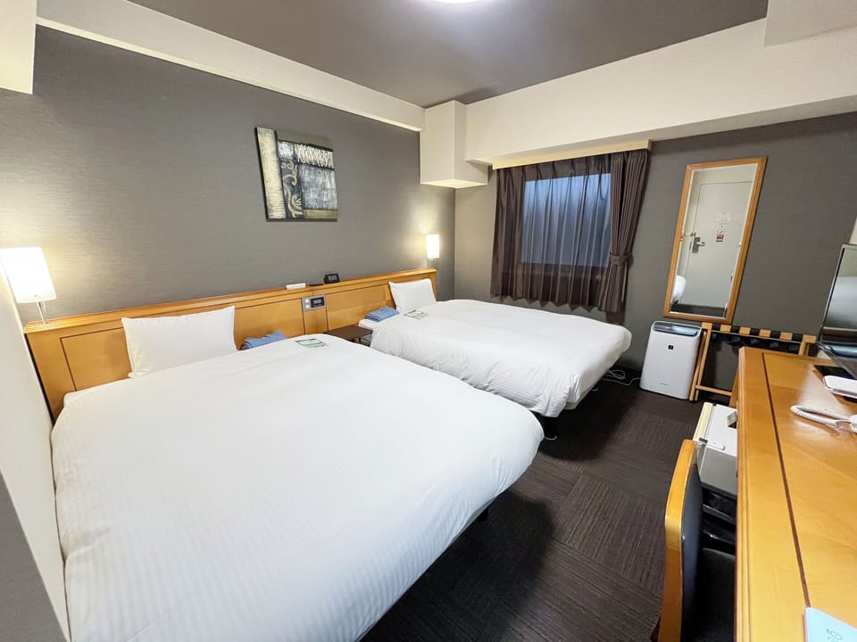WiFi (free), bed sheets