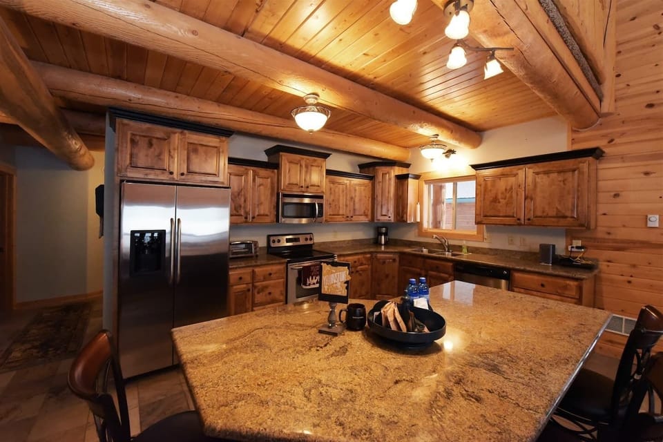 Fully Stocked Kitchen Seats 12