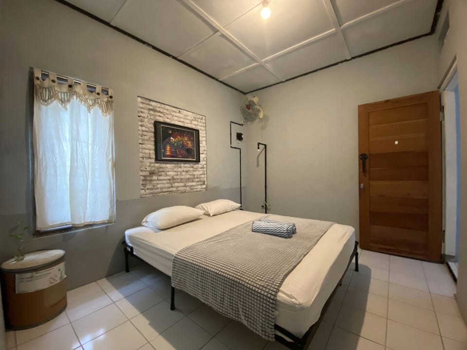 Economy Double Room | Bed sheets