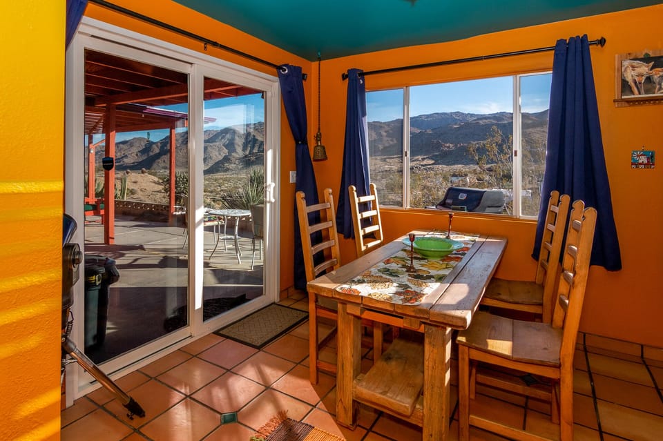 CaplingerCabin_Web_DiningRoom1
