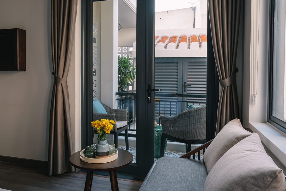 Family Room, Balcony | Living area | 32-inch Smart TV with satellite channels, TV, Netflix