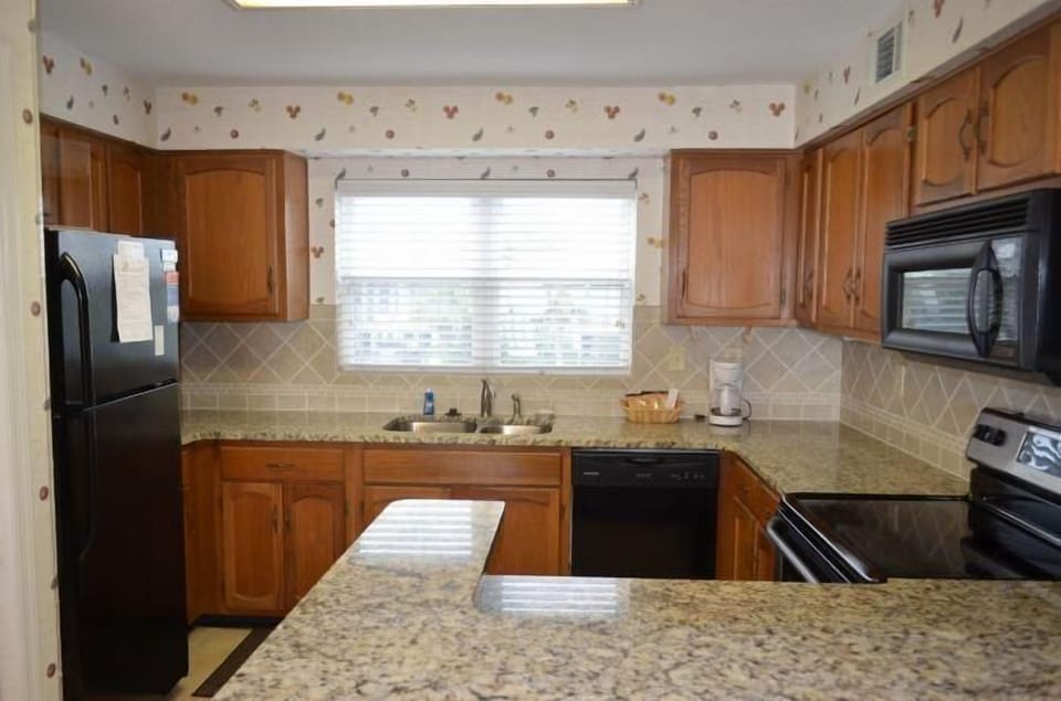 Spacious, Well-Equipped Kitchen