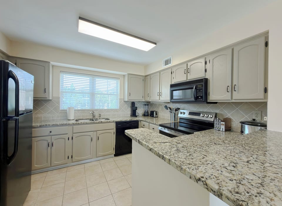 Spacious, Well-Equipped Kitchen