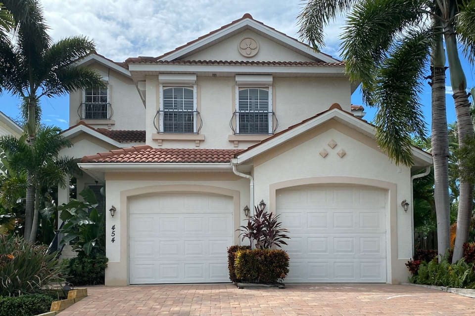Beautiful, spacious home close to the beach
