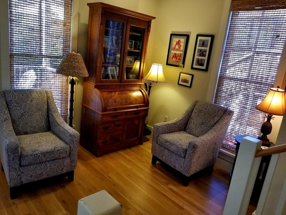 Sitting Area - New Chairs, April 2022