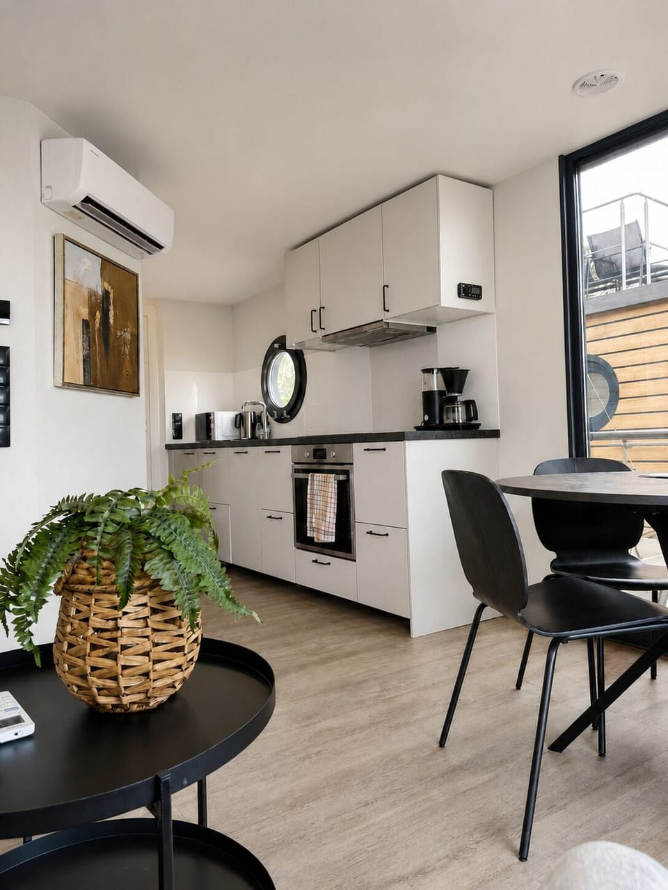 Houseboat with Lake view - Uddevalla | Living area | Smart TV