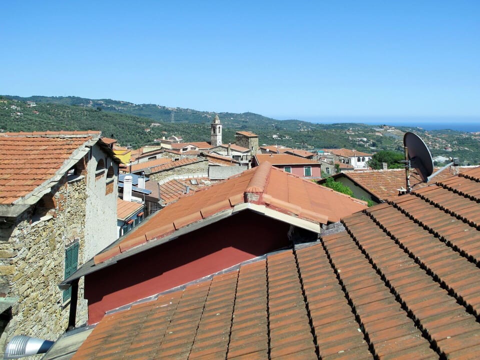 Roof, Property, House, Sky, Architecture, Technology, Real Estate, Home, Building, Residential Area