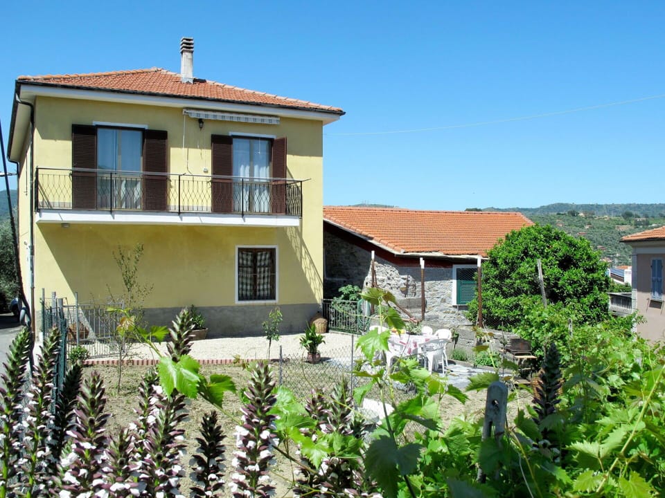 Property, House, Building, Real Estate, Residential Area, Home, Cottage, Land Lot, Neighbourhood, Rural Area