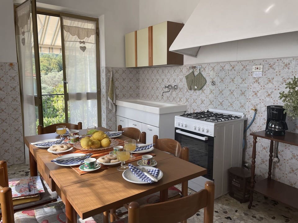 Table, Furniture, Property, Tableware, Kitchen, Wood, Exhaust Hood, Countertop, Kitchen Stove, Interior Design