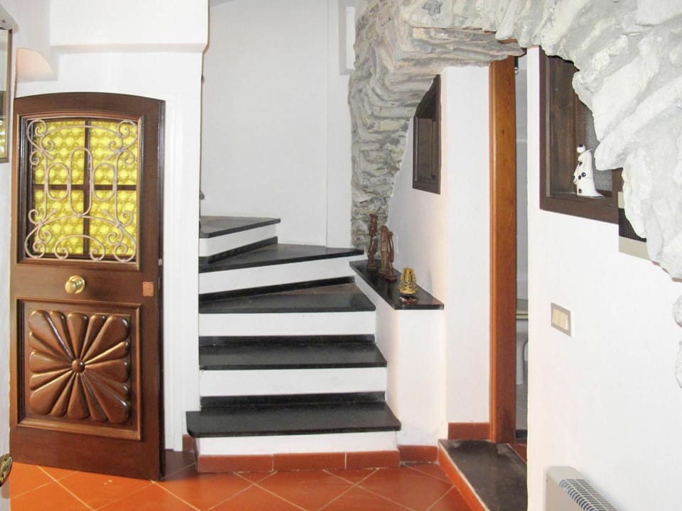 Stairs, Property, Room, Building, Door, Interior Design, Floor, Architecture, House, Real Estate