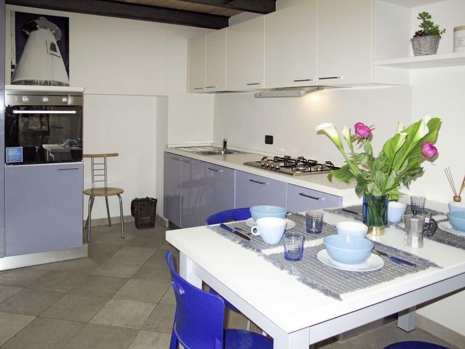 Countertop, Room, Property, Kitchen, Furniture, Interior Design, Building, House, Cabinetry, Floor