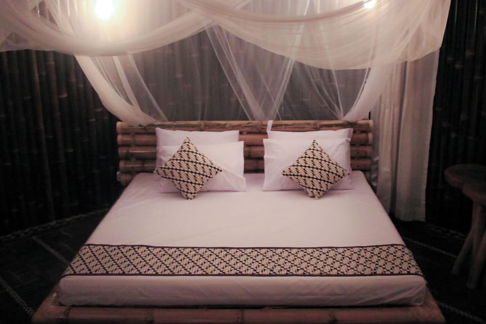 Signature Double Room | Rollaway beds (surcharge), bed sheets