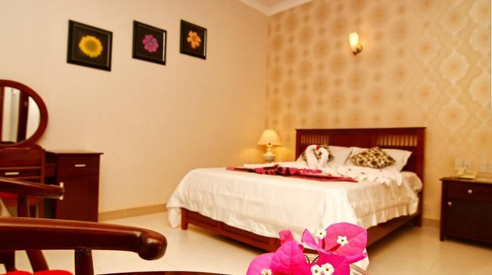 Minibar, desk, iron/ironing board, free WiFi