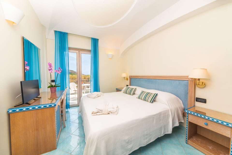 Double Room, Terrace | Desk, cribs/infant beds, free WiFi, bed sheets
