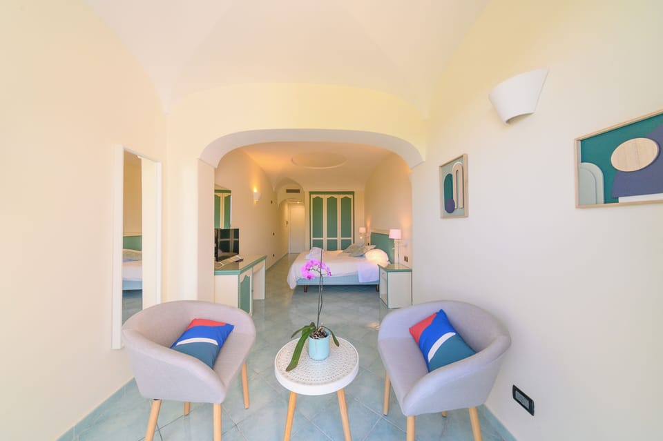 Junior Suite | Desk, cribs/infant beds, free WiFi, bed sheets