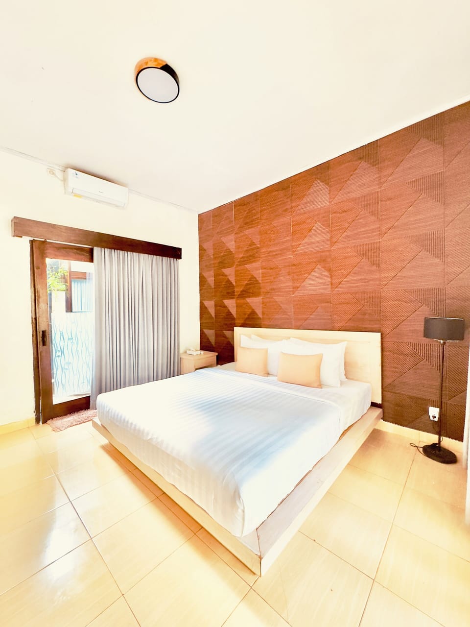 Superior Room | Minibar, WiFi (free), bed sheets