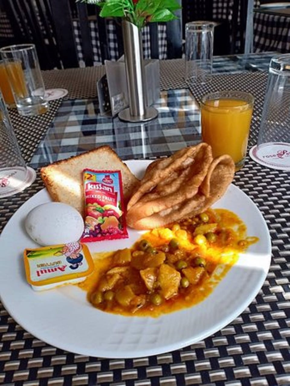 Daily continental breakfast for a fee