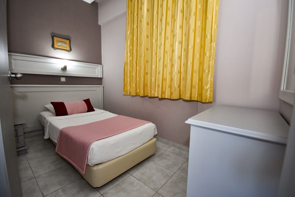 2 bedrooms, minibar, iron/ironing board, bed sheets
