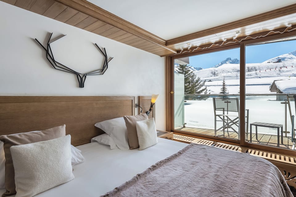 Junior Suite, Balcony (Double) | Desk, soundproofing, iron/ironing board, free WiFi
