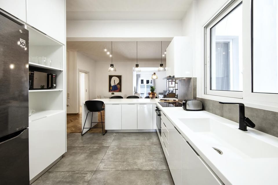 Apartment | Private kitchen | Full-size fridge, oven, stovetop, dishwasher