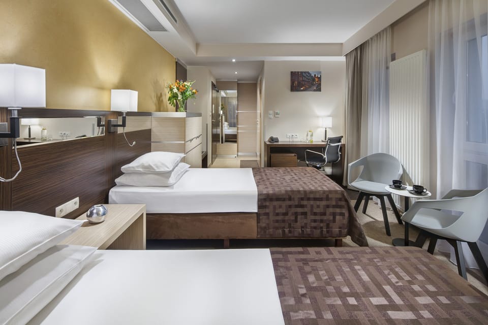 Standard Twin Room | In-room safe, desk, blackout drapes, soundproofing