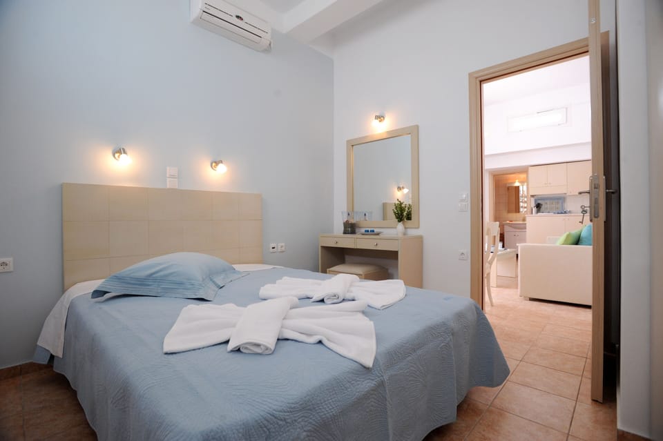 Duplex, Sea View | Premium bedding, in-room safe, desk, soundproofing