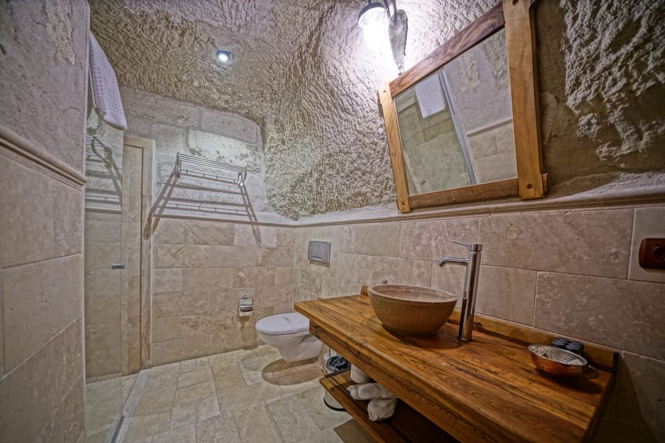 Traditional Room | Bathroom | Shower, slippers, towels