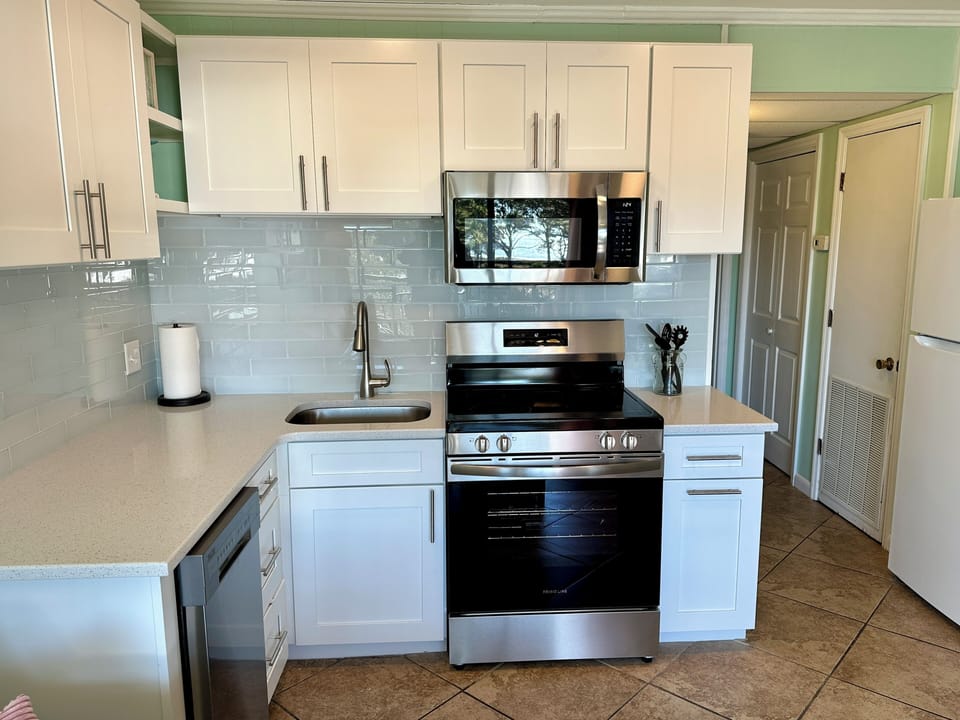 Kitchen - Gorgeous new kitchen!  Remodeled 12/25