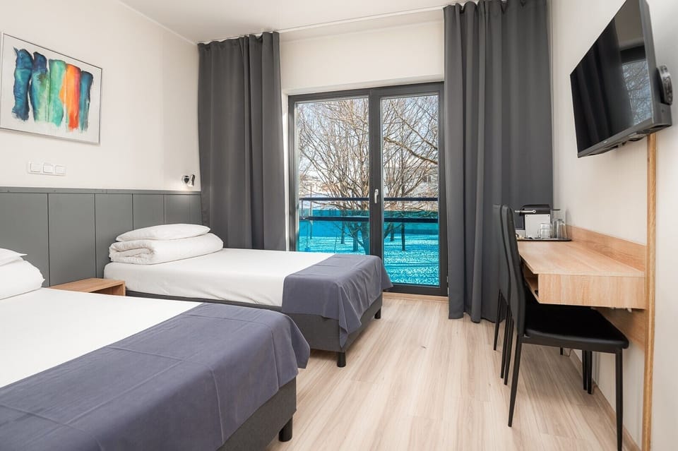Standard Twin Room | Iron/ironing board (on request), WiFi (free), bed sheets
