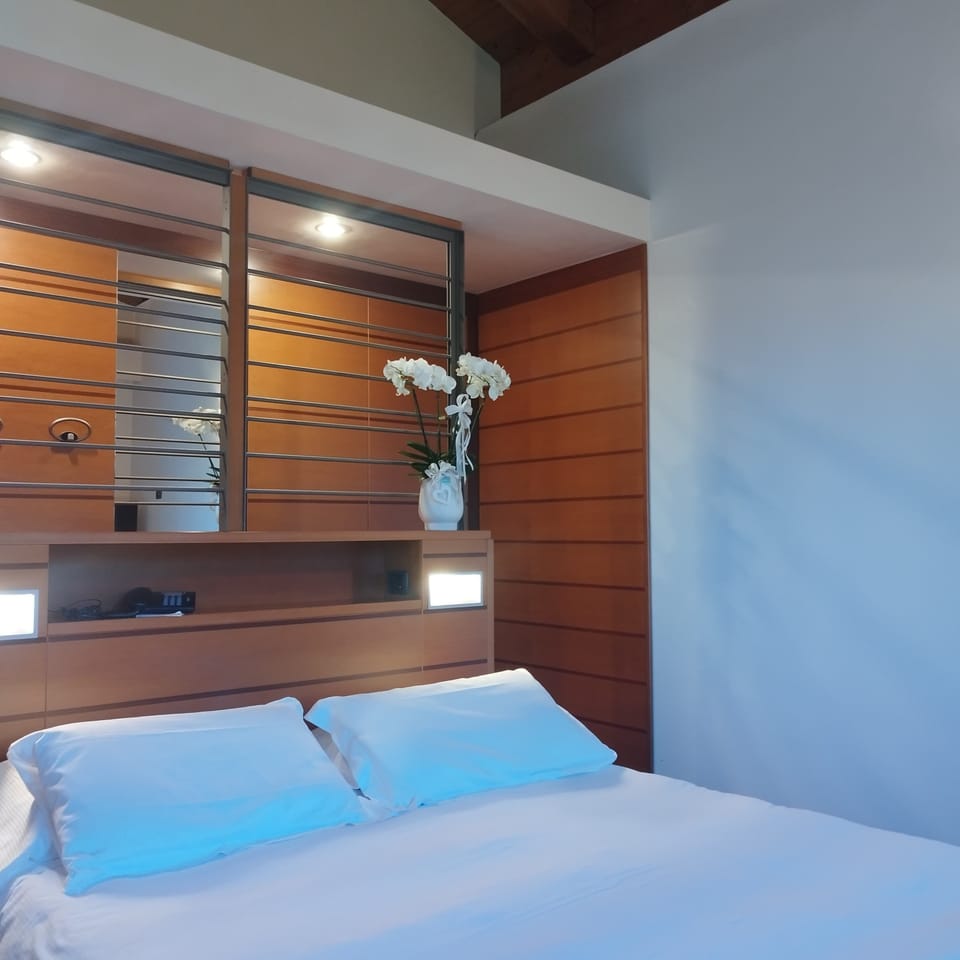 Select Comfort beds, minibar, in-room safe, desk