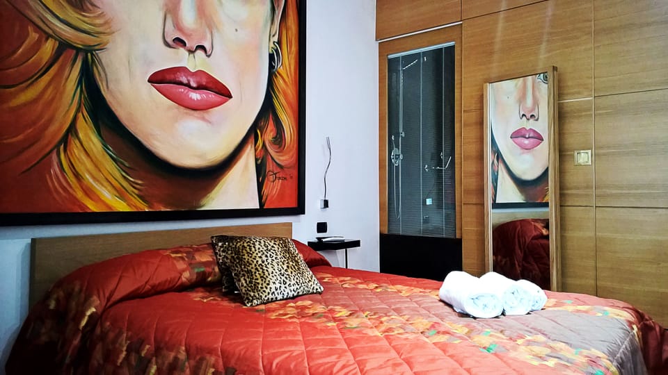 Premium bedding, minibar, individually decorated, individually furnished