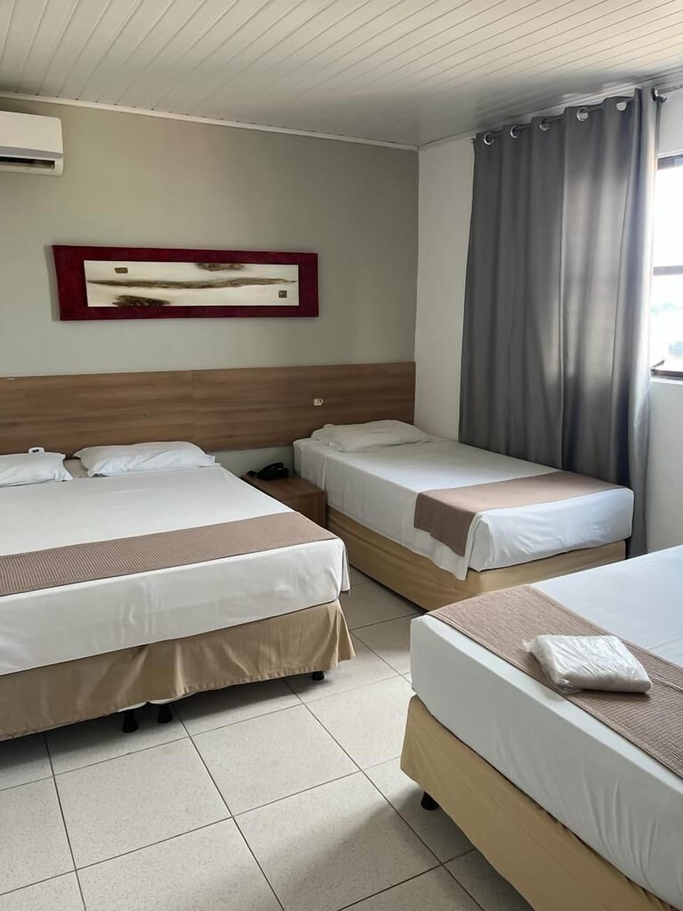 STANDARD QUADRUPLE (1CSL + 2 SOLT) | Minibar, in-room safe, desk, WiFi (free)