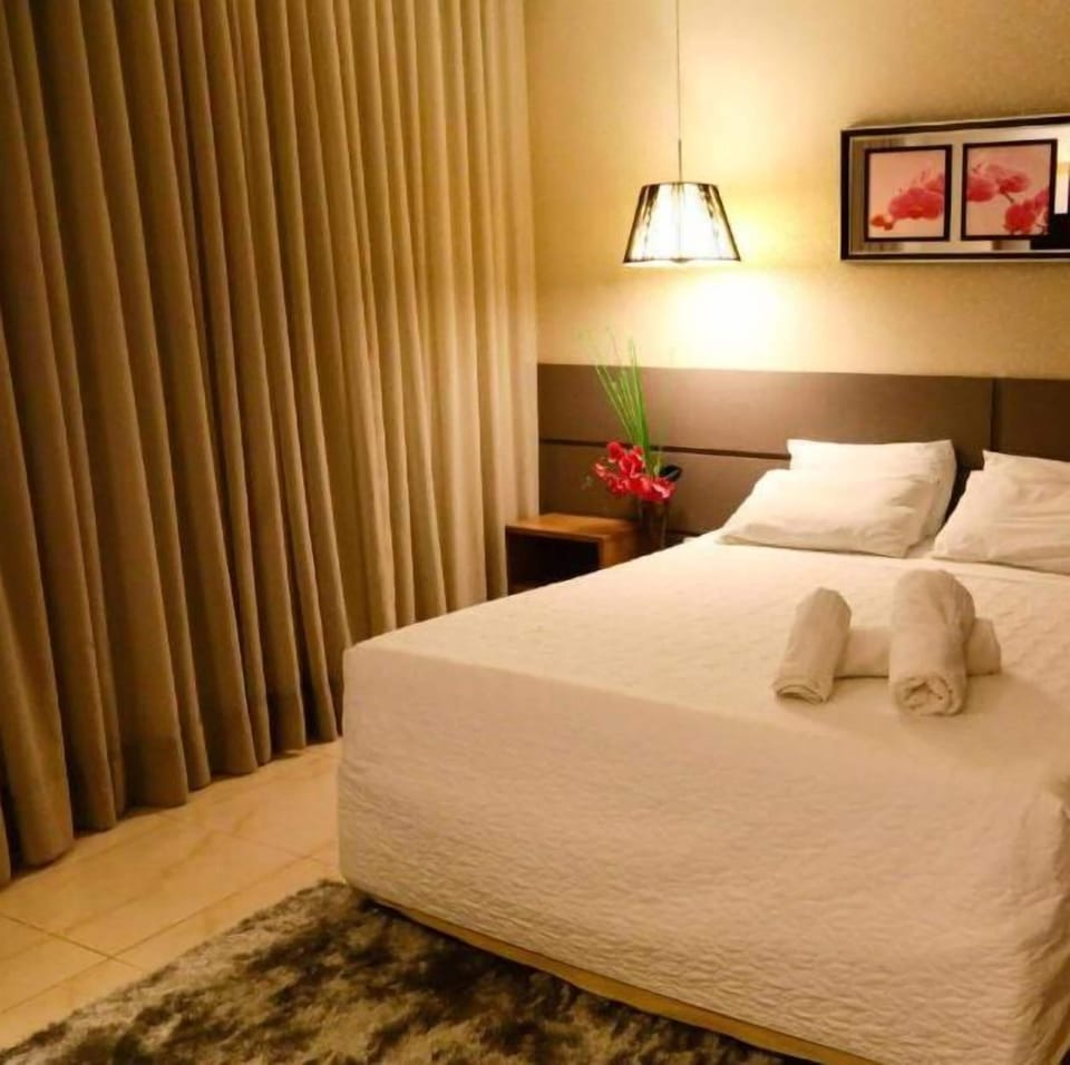 Minibar, travel crib, WiFi (free)