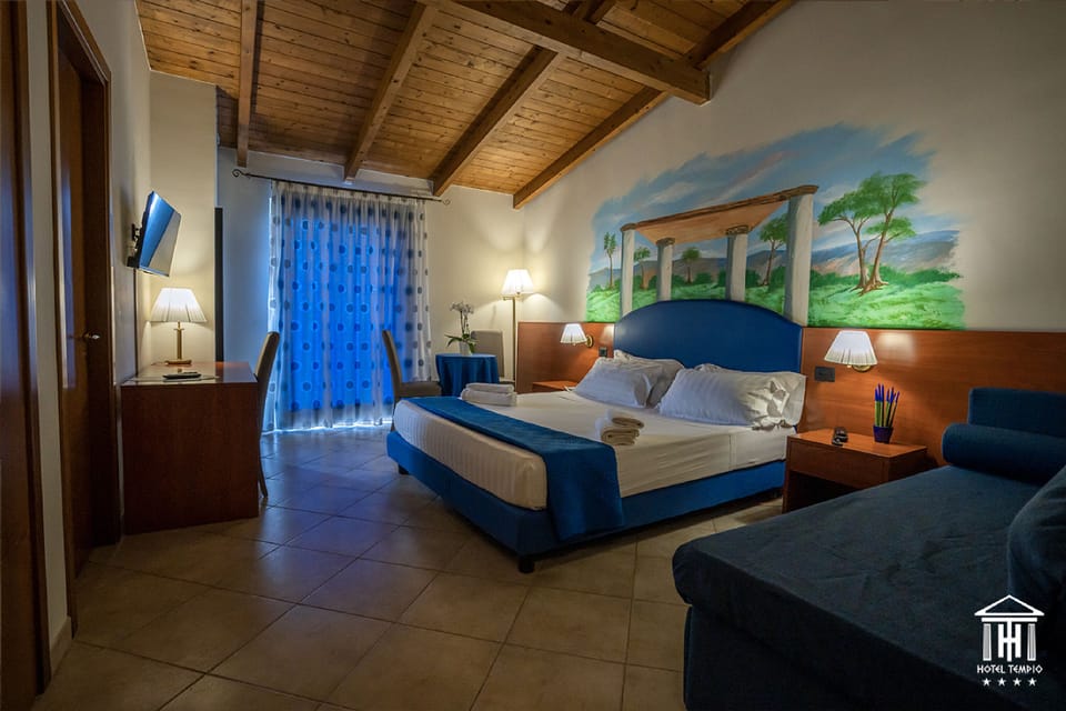 In-room safe, desk, soundproofing, free WiFi