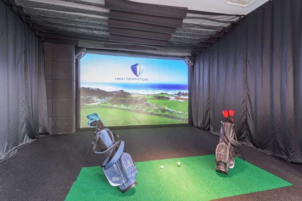 Indoor golf driving range