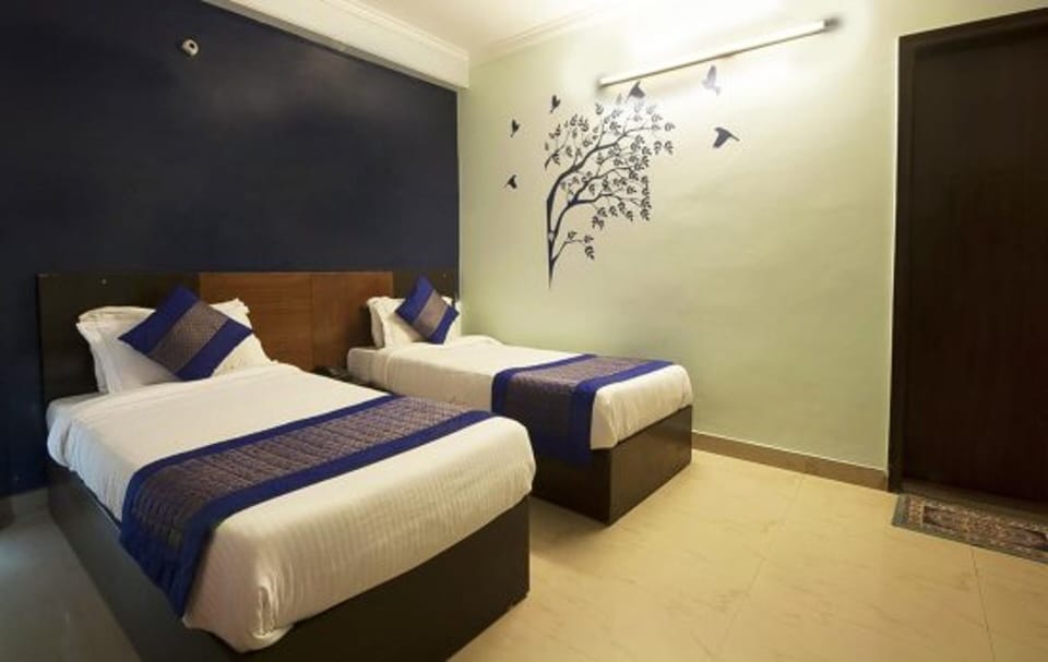 Twin Room | Desk, free WiFi