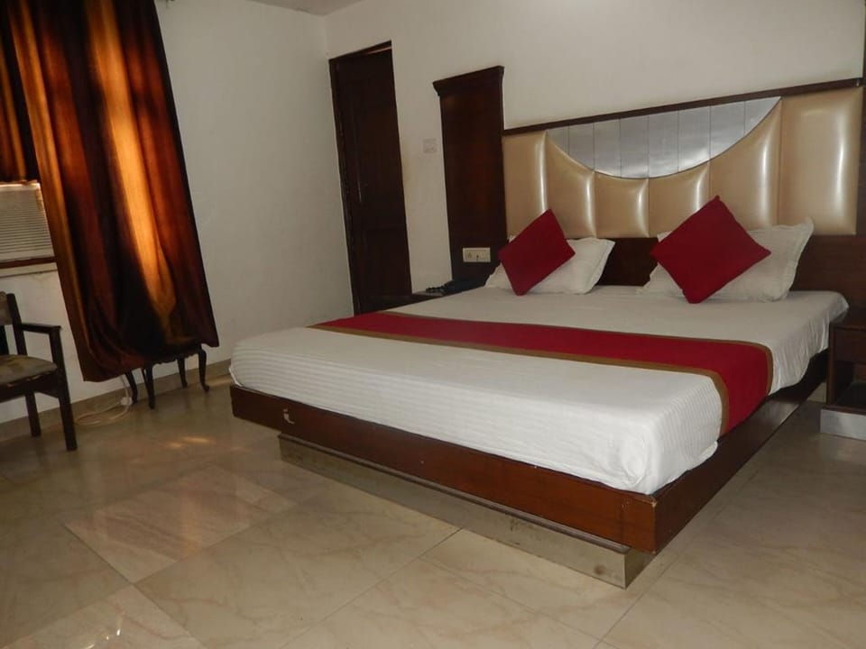 City Suite | Desk, free WiFi
