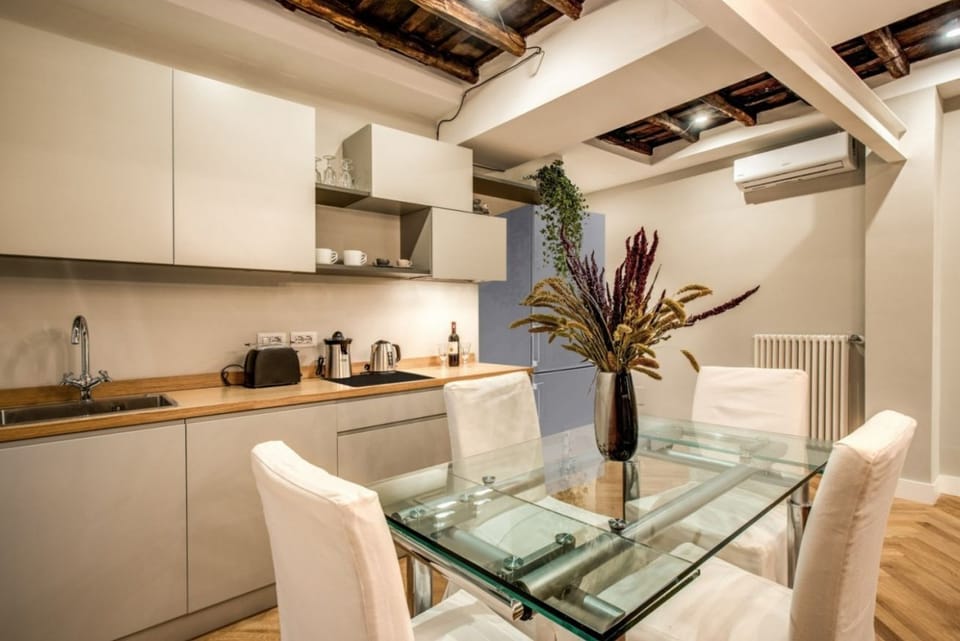 Apartment, 3 Bedrooms | In-room dining