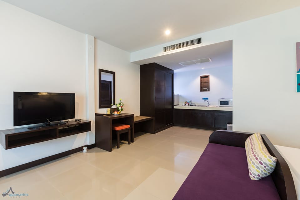 Family Room, 1 Bedroom | Minibar, in-room safe, free cribs/infant beds, free WiFi