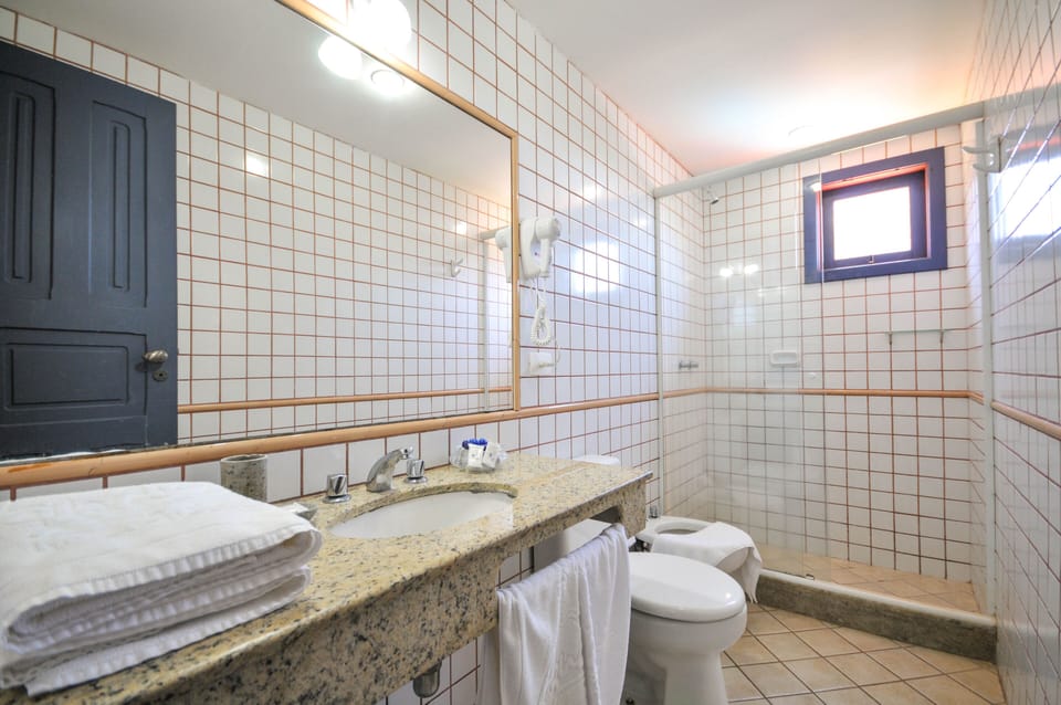 Conjugado | Bathroom | Shower, free toiletries, hair dryer, bidet