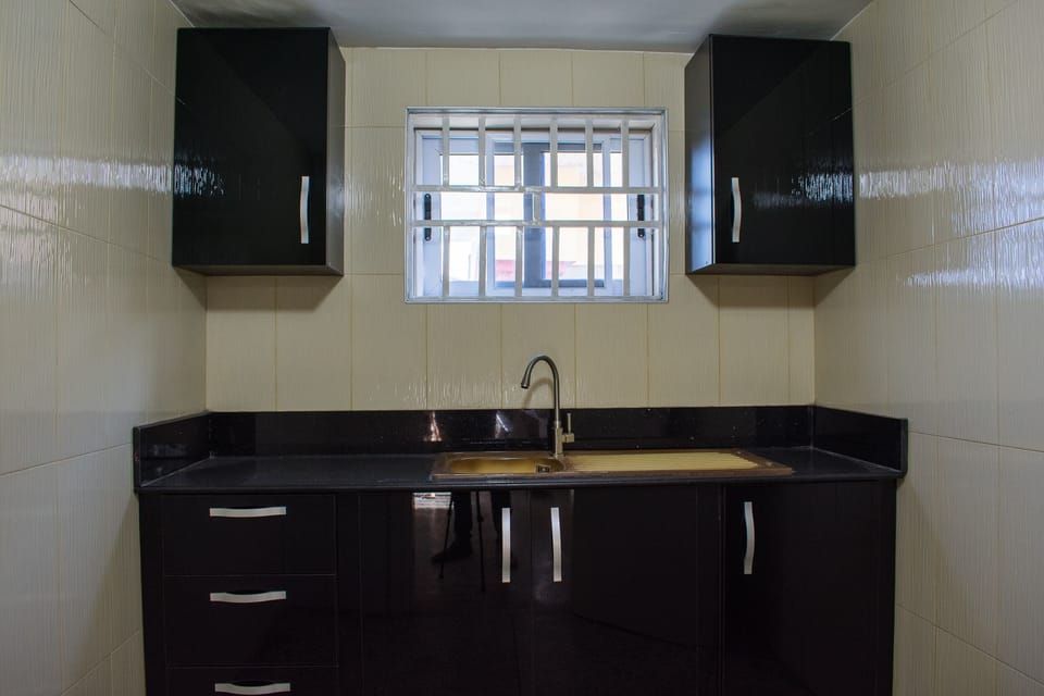 Fridge, shared microwave, stovetop, electric kettle