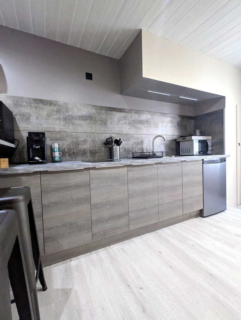 Classic Apartment, 1 Bedroom, Private Bathroom (1 chambre) | Shared kitchen | Fridge, microwave, oven, stovetop