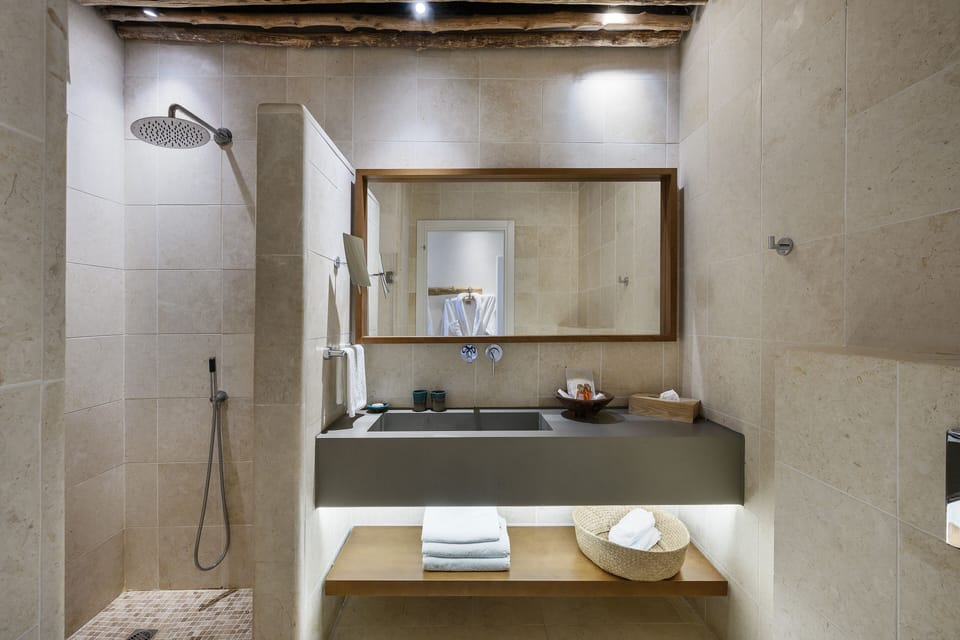 Kedma Family Suite | Bathroom | Shower, rainfall showerhead, free toiletries, hair dryer