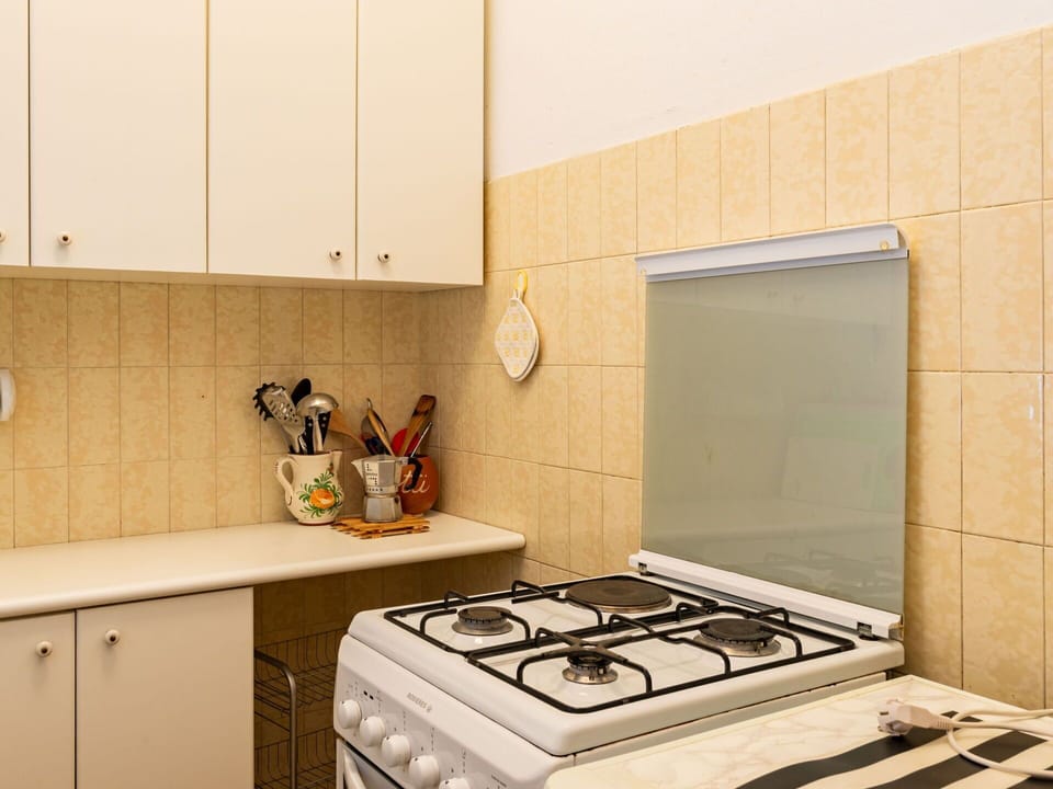 Gas Stove, Kitchen Appliance, Cabinetry, Cooktop, Kitchen, Kitchen Stove, Wood, House, Interior Design, Home Appliance