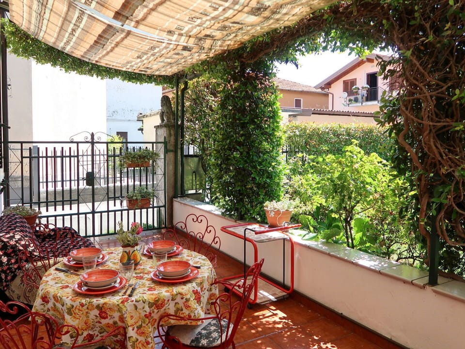 Property, Building, Room, House, Real Estate, Balcony, Patio, Interior Design, Furniture, Backyard