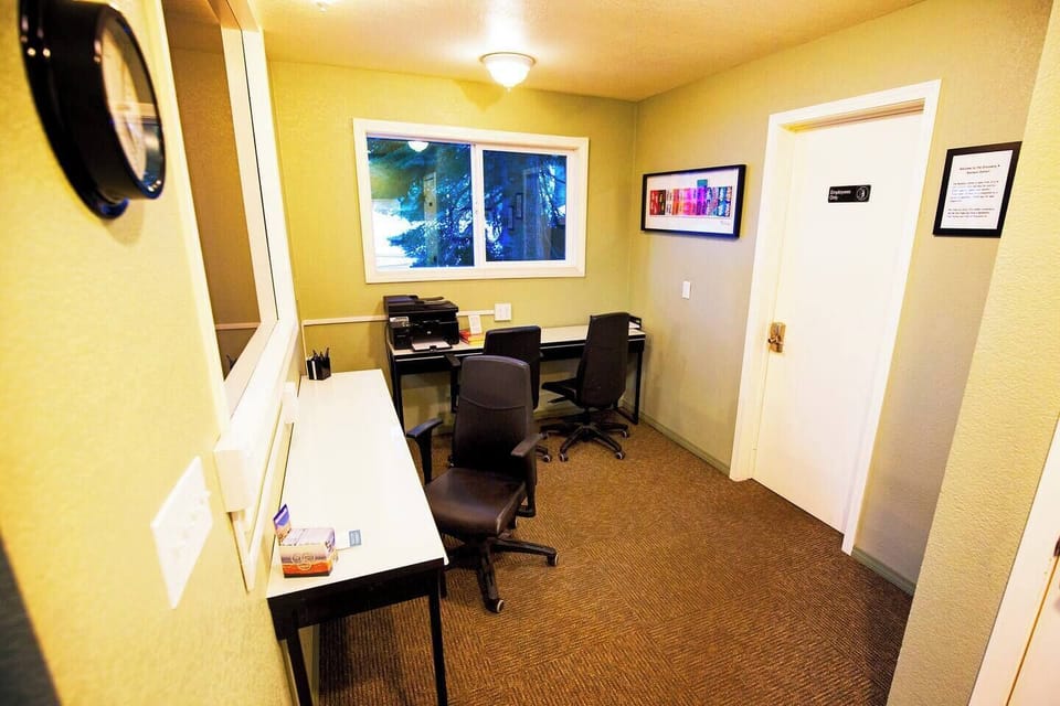 HUGE workspace at the Clubhouse with printer and free WiFi!