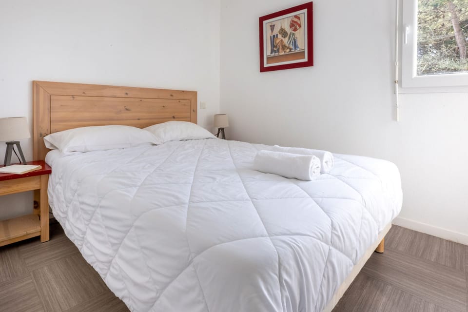Rest up in this bedroom after a walk along the coastal path.