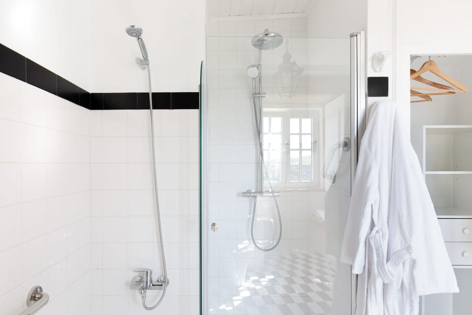 Deluxe Double or Twin Room, River View | Bathroom | Shower, designer toiletries, hair dryer, bathrobes
